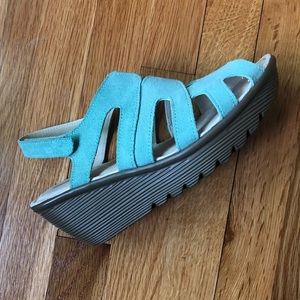 🎉HP🎉 💙💚💙 Skechers Aqua Suede Sandals 💙💚💙